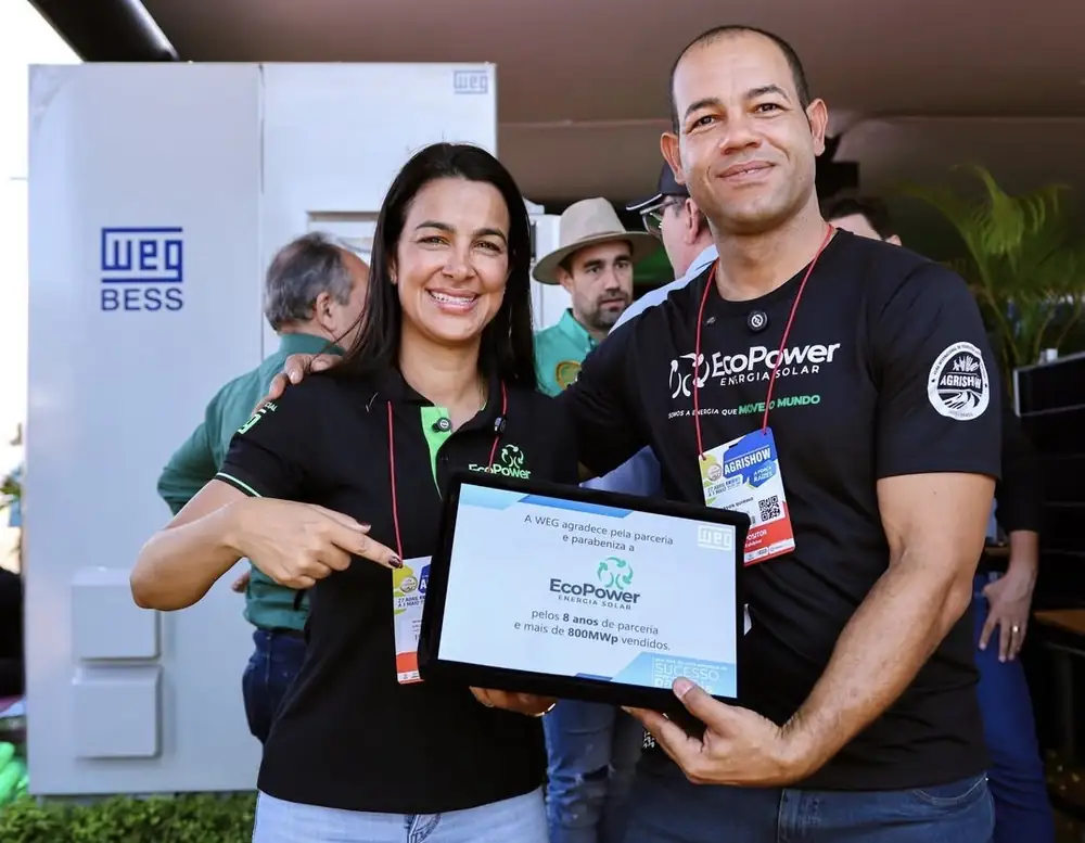Placa de reconhecimento WEG na Agrishow